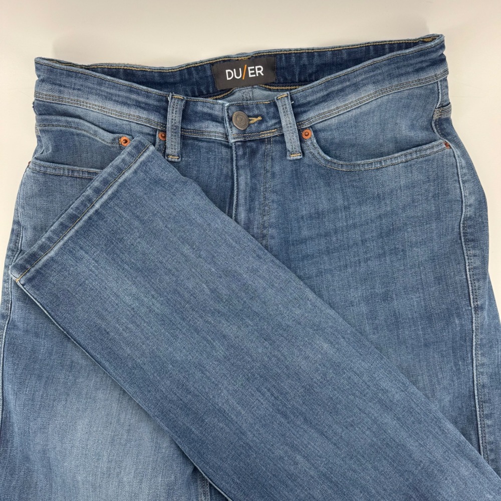 DU/ER Performance Denim Straight Fit Jeans Mens 32x32 Medium Wash Blue Gusset